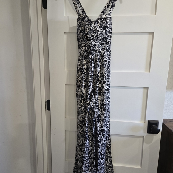 Abercrombie & Fitch Elegant Black and White Floral Maxi Dress - Picture 1 of 5